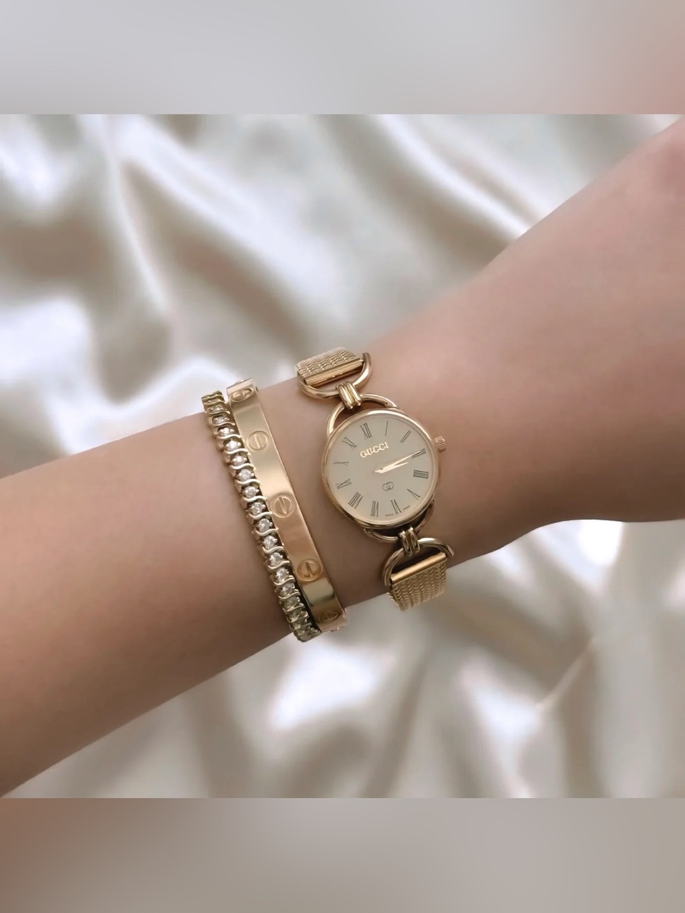 AUTHENTIC VINTAGE GUCCI GOLD WATCH - Picture 2 of 7